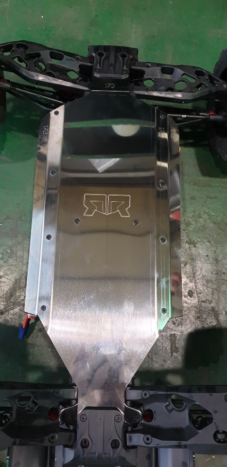 [�˾���ũ] BU0001 [�ɼ�] ũ���� �Ϻν�Ű��  * ���� ����   1:5 KRATON 4X4 8S AL HUB SKID 1