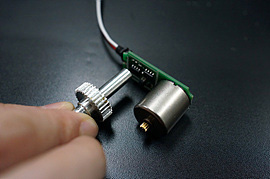 �˾���ũ  [�Ϻ�����] GMR-1501 Digital Servo - ���� �ھ��, 12V, 360�� ȸ��, magnetic pot sensor 2