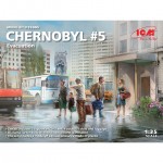 [ICM] BICM35905 1/35 Chernobyl Number 5. Evacuation 4 adults,1 child and luggage